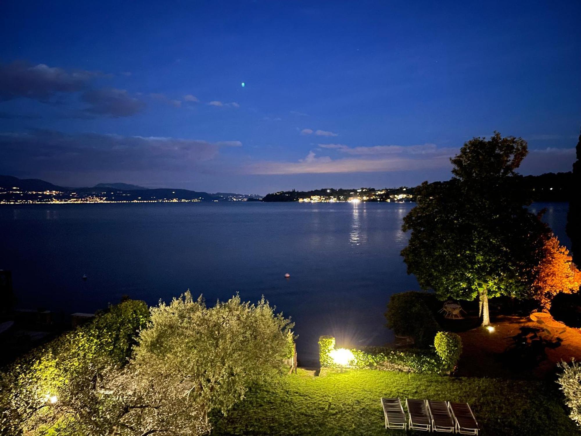 Luxury Lakeside Apartment Right On The Water Salò Εξωτερικό φωτογραφία