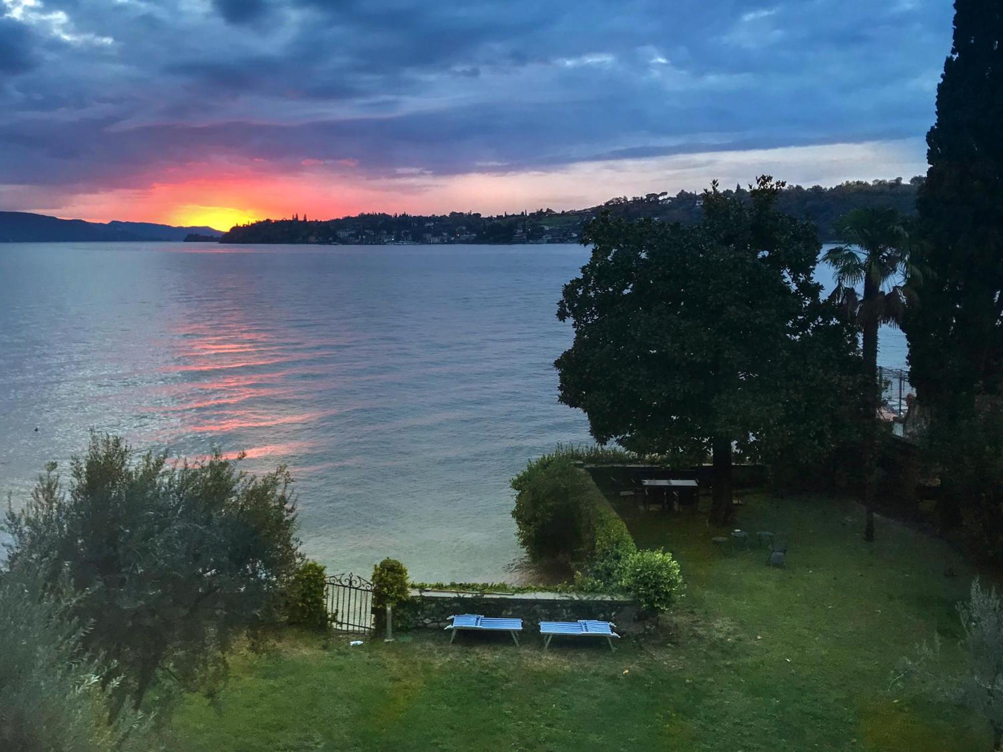 Luxury Lakeside Apartment Right On The Water Salò Εξωτερικό φωτογραφία