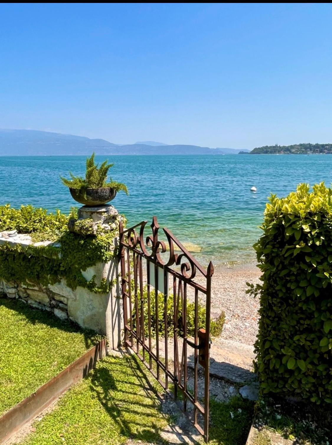 Luxury Lakeside Apartment Right On The Water Salò Εξωτερικό φωτογραφία