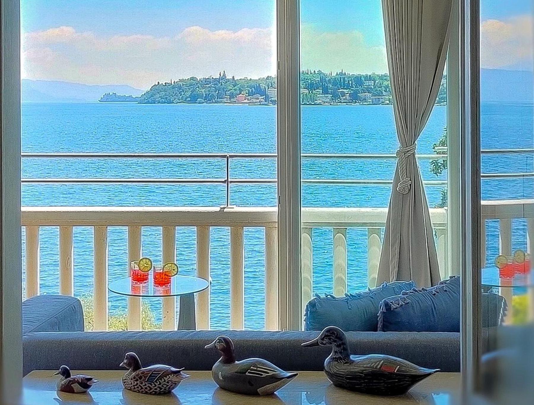 Luxury Lakeside Apartment Right On The Water Salò Εξωτερικό φωτογραφία