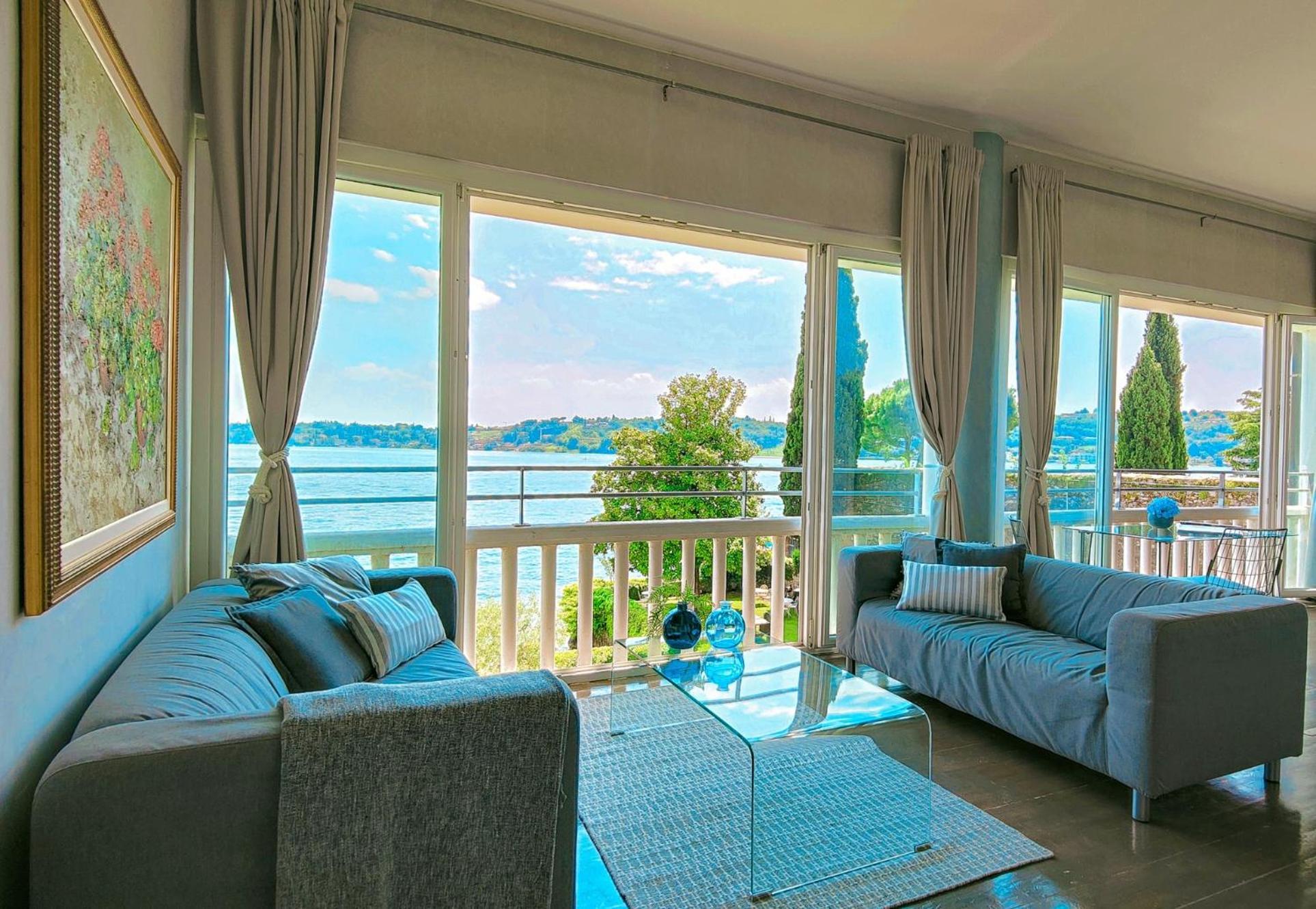 Luxury Lakeside Apartment Right On The Water Salò Εξωτερικό φωτογραφία