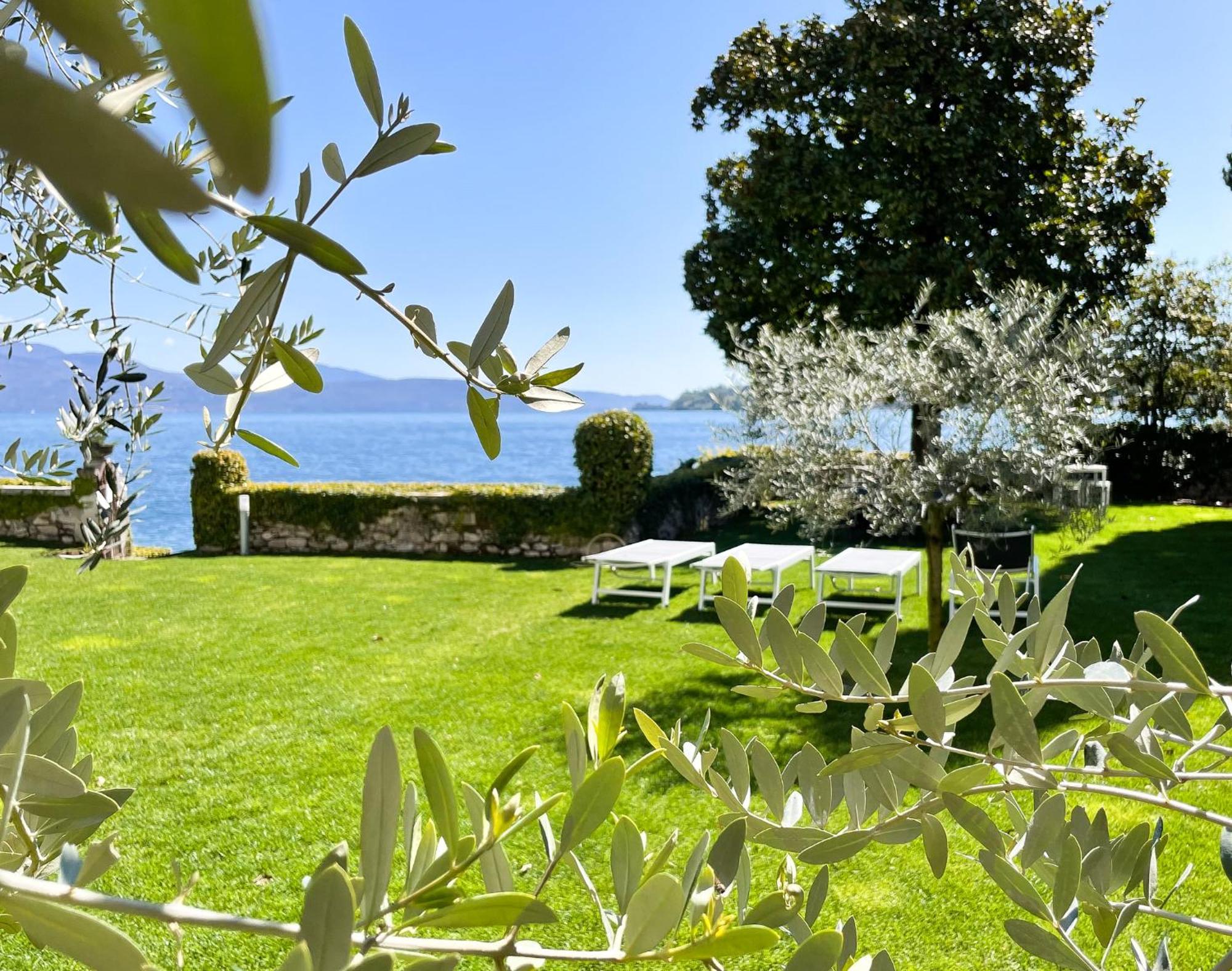 Luxury Lakeside Apartment Right On The Water Salò Εξωτερικό φωτογραφία