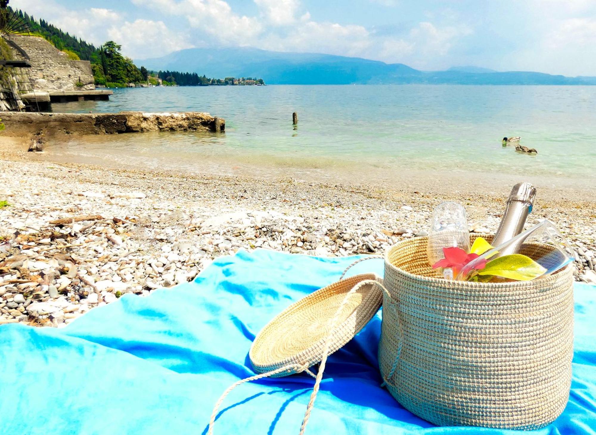 Luxury Lakeside Apartment Right On The Water Salò Εξωτερικό φωτογραφία